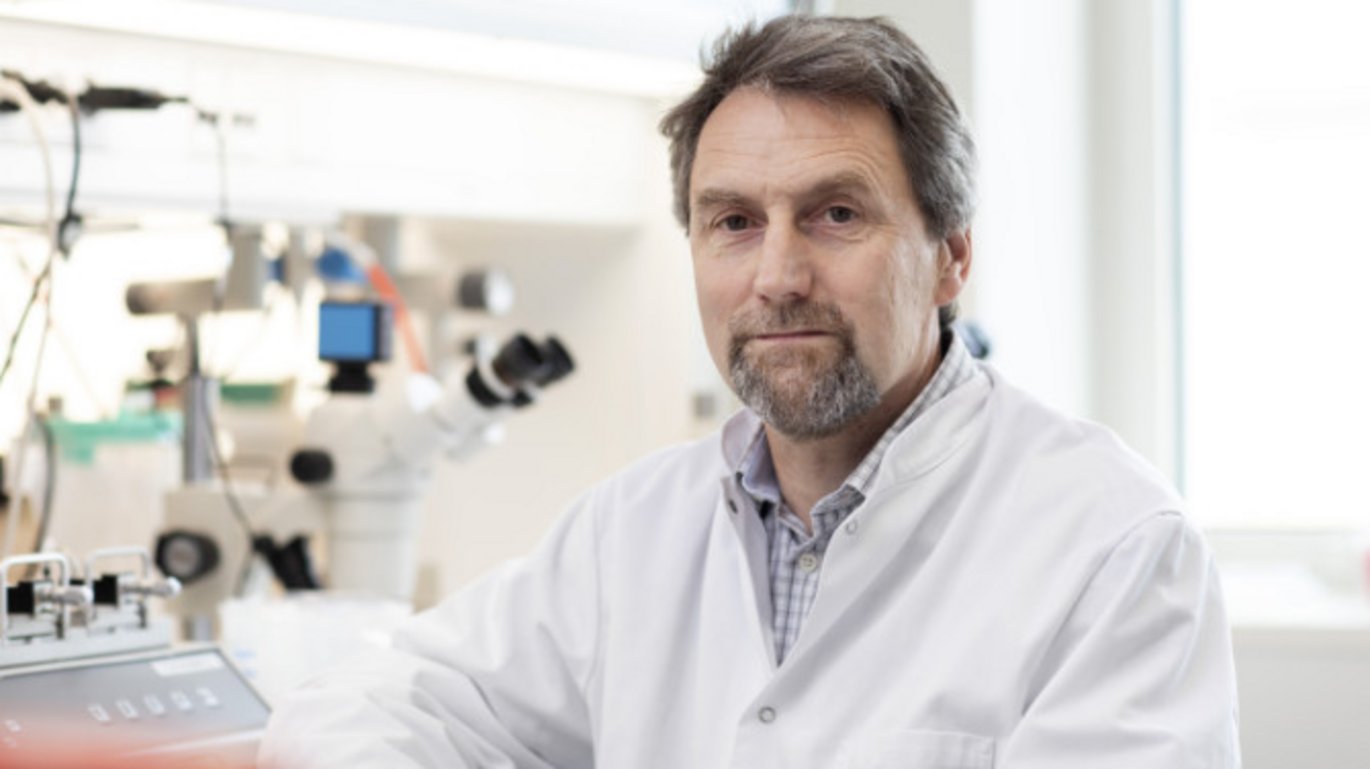 Ulf Simonsen from the Department of Biomedicine receives DKK 5.3 million for his corona related research. Photo: Lars Kruse/AU. Ulf Simonsen from the Department of Biomedicine receives DKK 5.3 million for his corona related research. Photo: Lars Kruse/AU.