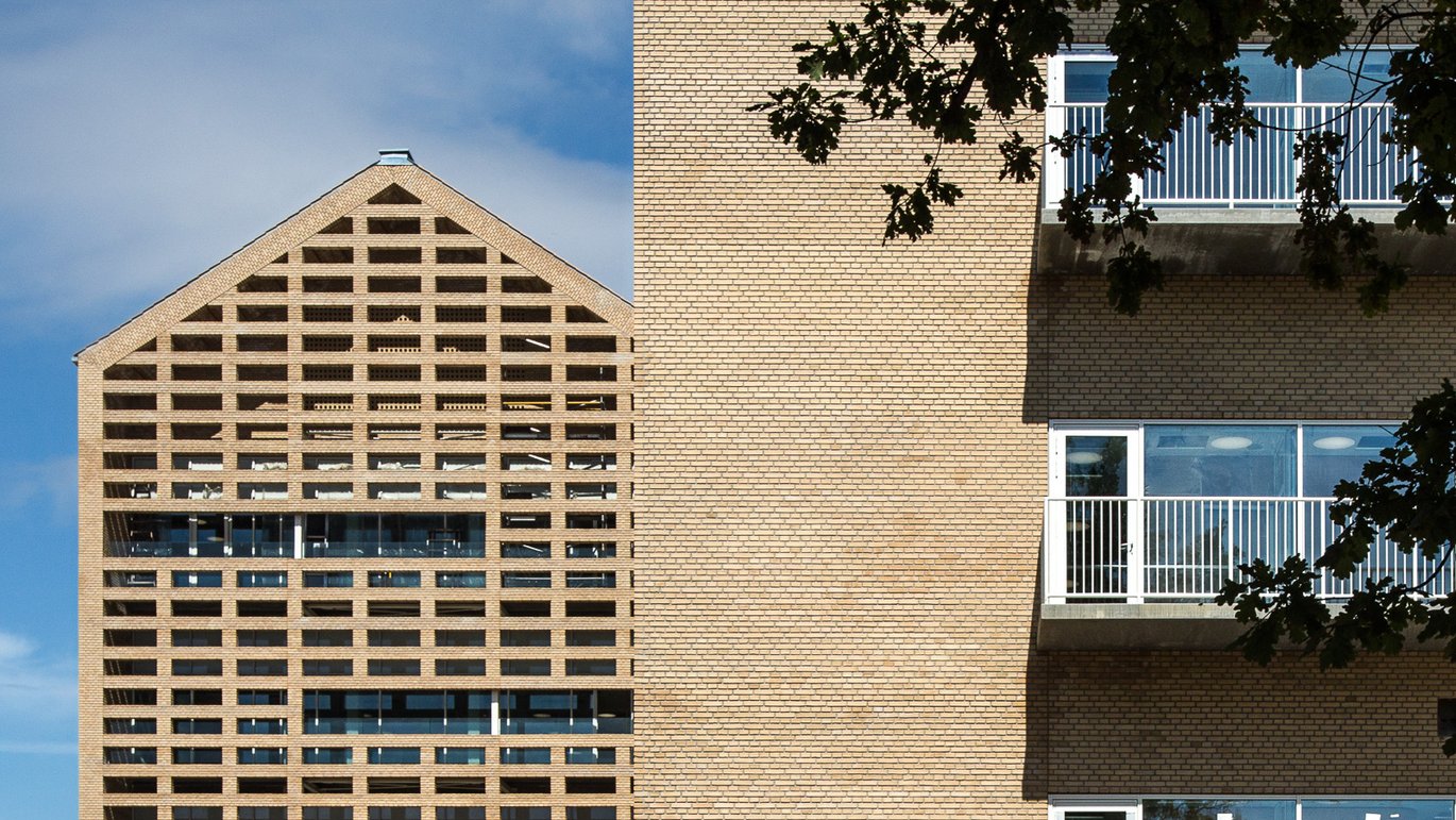 I Skou-bygningen er der forskningslaboratorier, kontorer, en stor dyrestald til mus og plads til ca. 300 medarbejdere. Foto: Lars Kruse, Aarhus Universitet Skou-bygningen